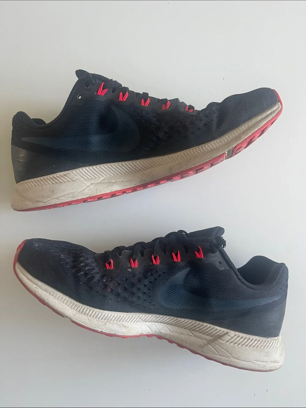 Nike Men’s Black Running Shoes with Pink-Red Accents